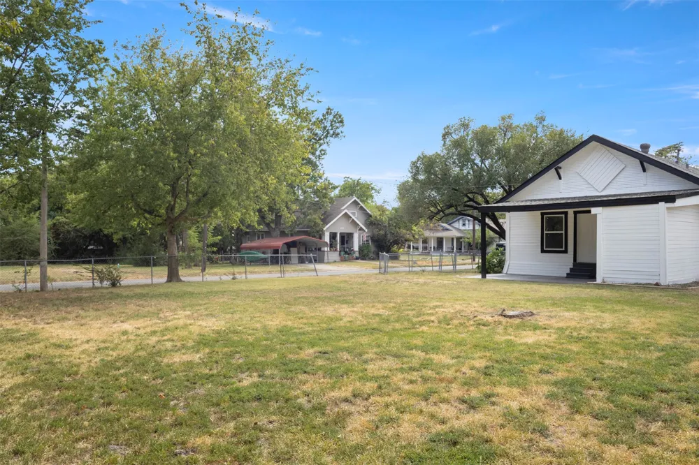1212 Earl Street Commerce, TX 75428
