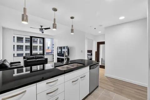 1200 Main Street #1708