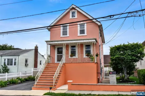 112 Pink Street