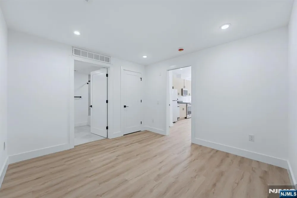 129 69th Guttenberg, NJ 07093