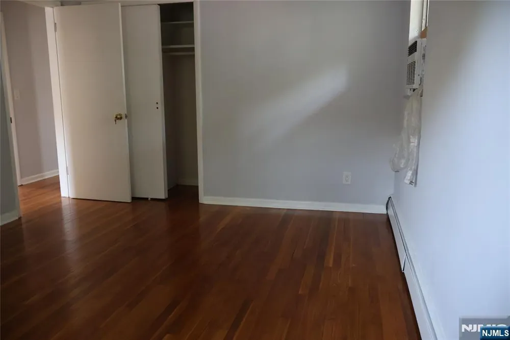 1032 Glen Fort Lee, NJ 07047