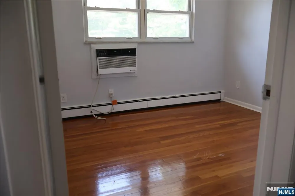 1032 Glen Fort Lee, NJ 07047