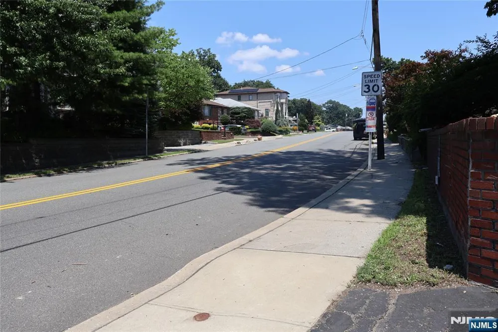 1032 Glen Fort Lee, NJ 07047