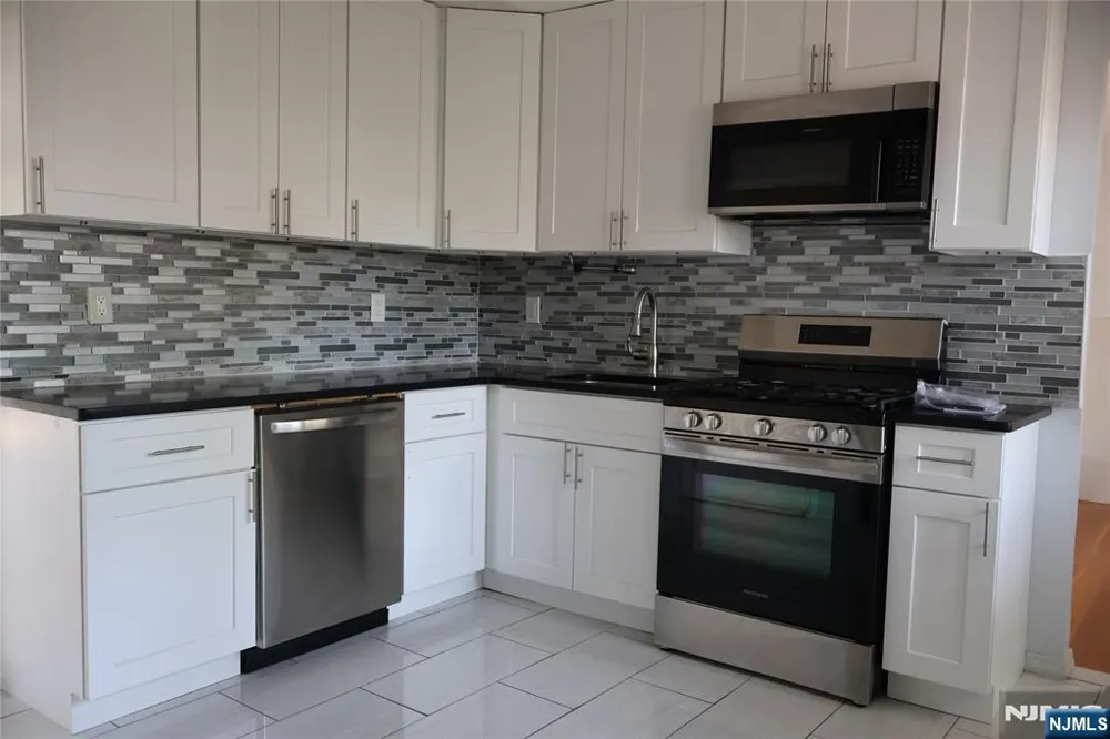 1032 Glen Fort Lee, NJ 07047