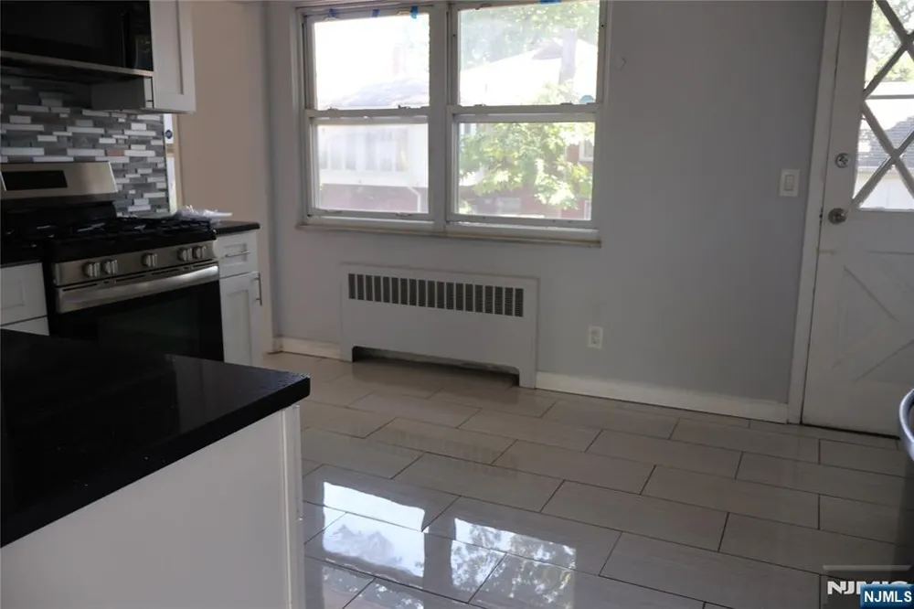 1032 Glen Fort Lee, NJ 07047