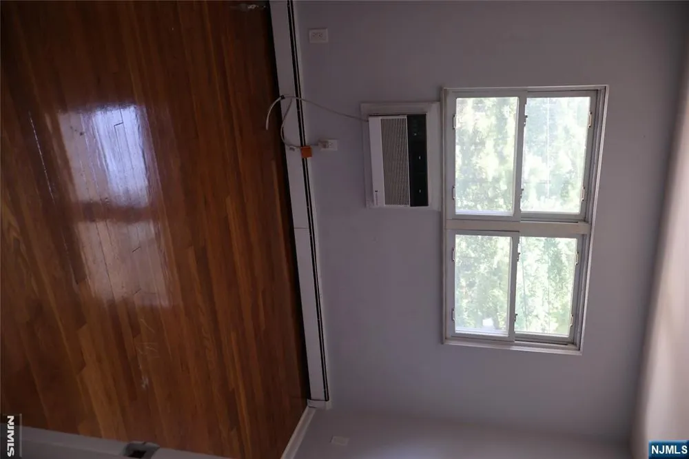 1032 Glen Fort Lee, NJ 07047