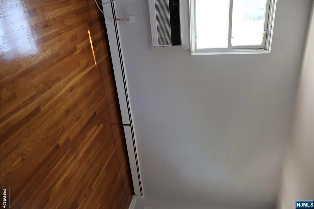 1032 Glen Fort Lee, NJ 07047
