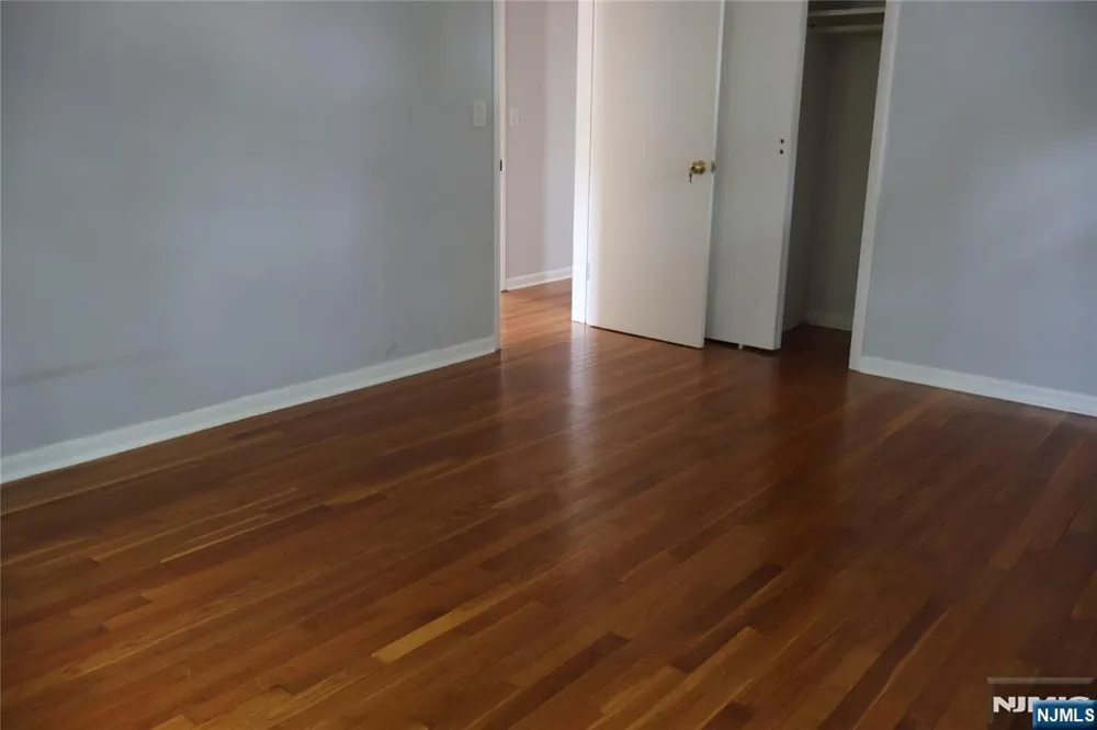 1032 Glen Fort Lee, NJ 07047