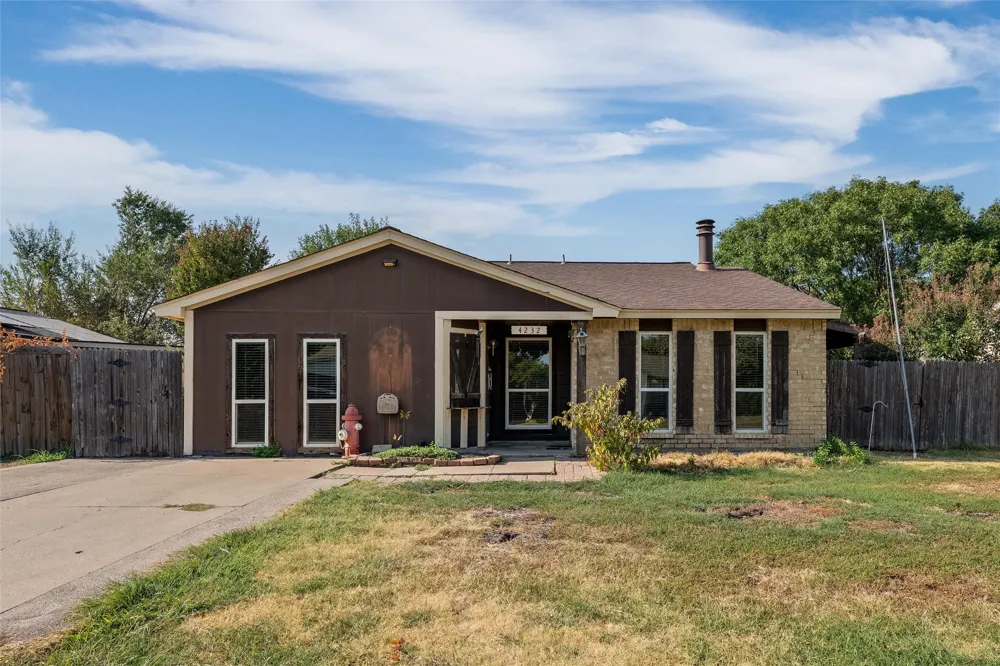 4232 Caldwell Avenue The Colony, TX 75056