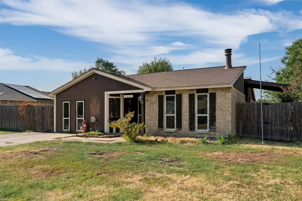 4232 Caldwell Avenue The Colony, TX 75056