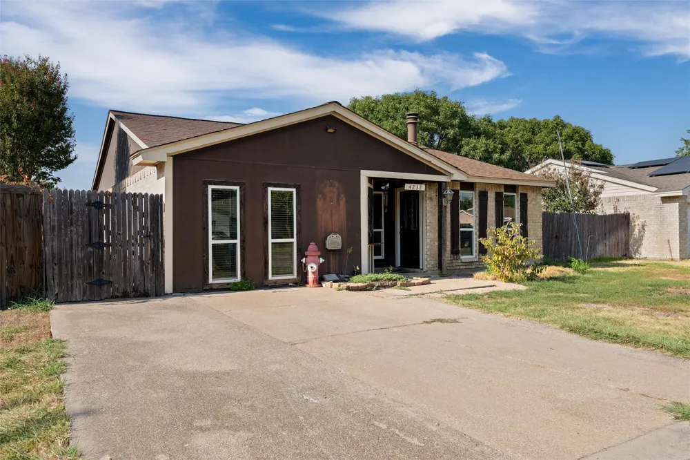4232 Caldwell Avenue The Colony, TX 75056
