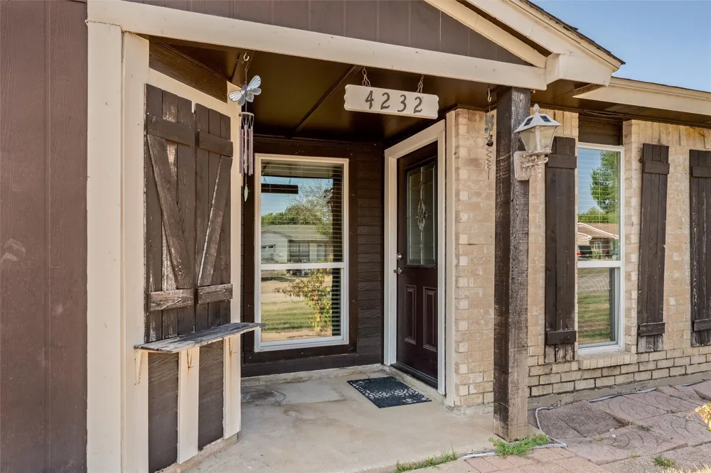 4232 Caldwell Avenue The Colony, TX 75056