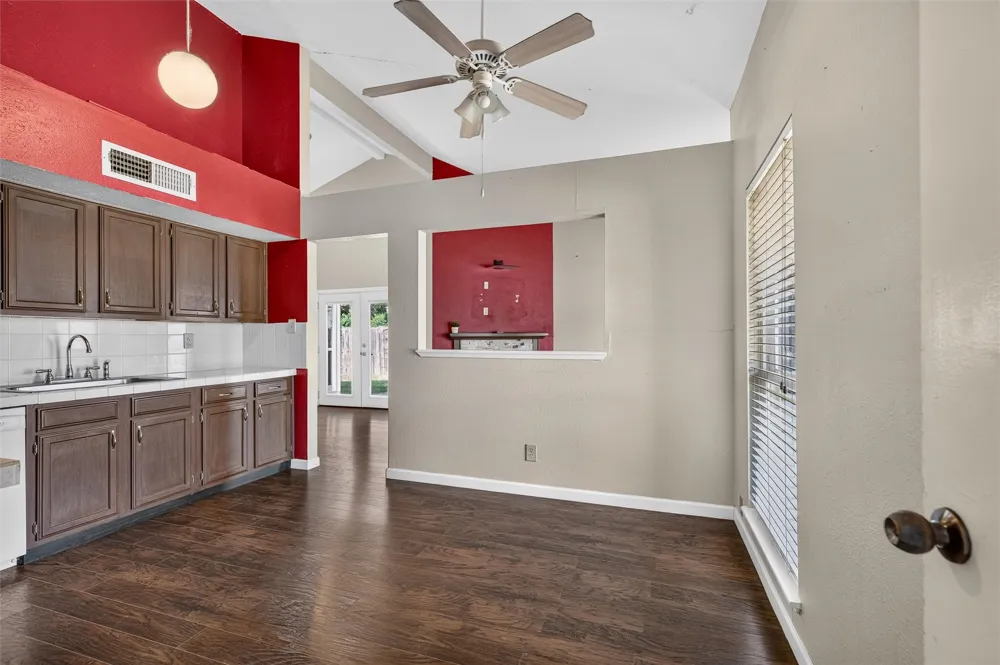 4232 Caldwell Avenue The Colony, TX 75056
