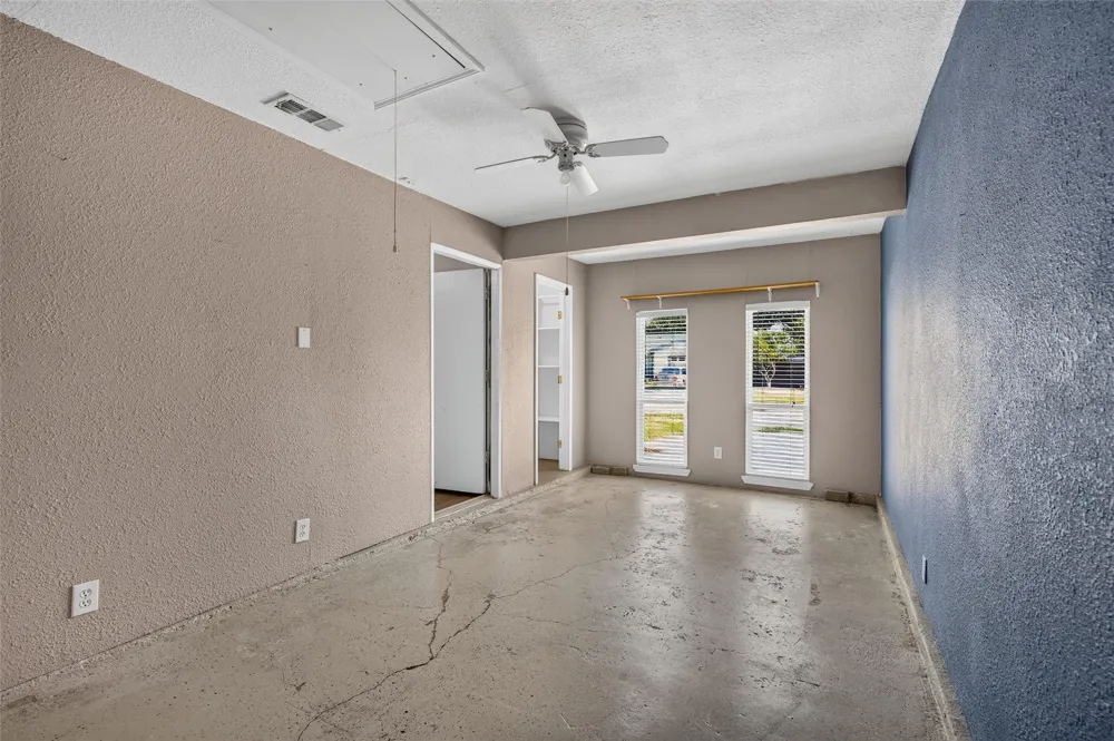 4232 Caldwell Avenue The Colony, TX 75056