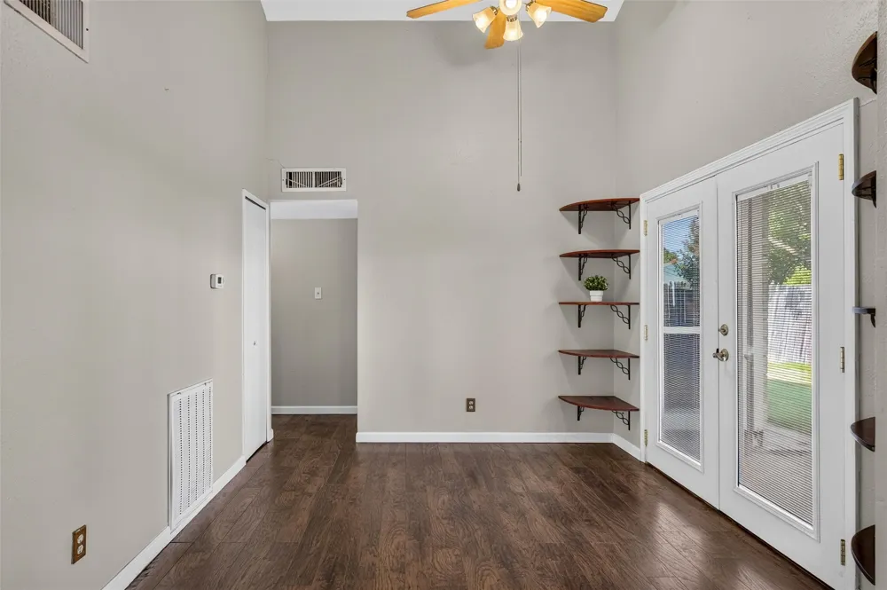 4232 Caldwell Avenue The Colony, TX 75056