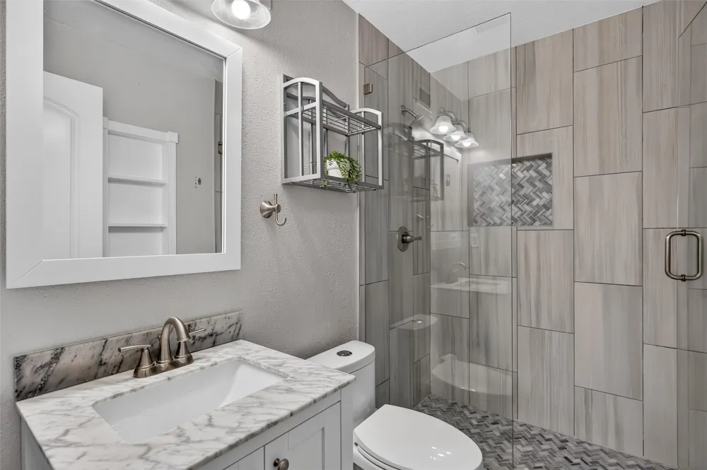 4232 Caldwell Avenue The Colony, TX 75056