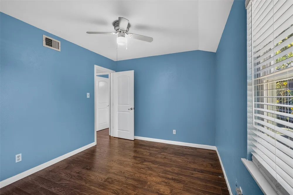 4232 Caldwell Avenue The Colony, TX 75056