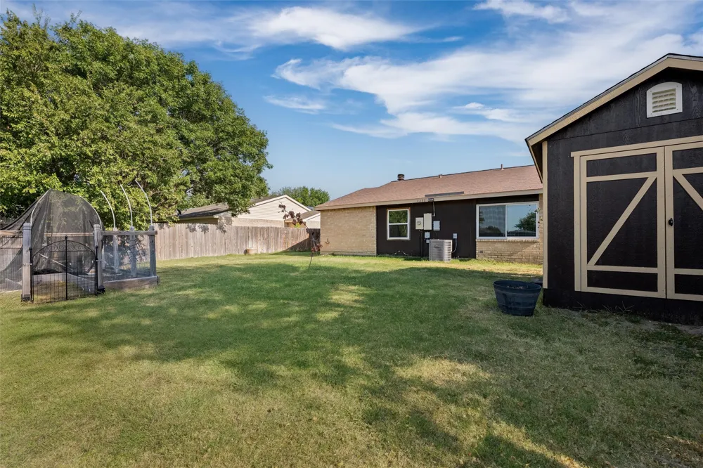 4232 Caldwell Avenue The Colony, TX 75056