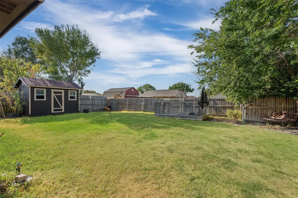 4232 Caldwell Avenue The Colony, TX 75056
