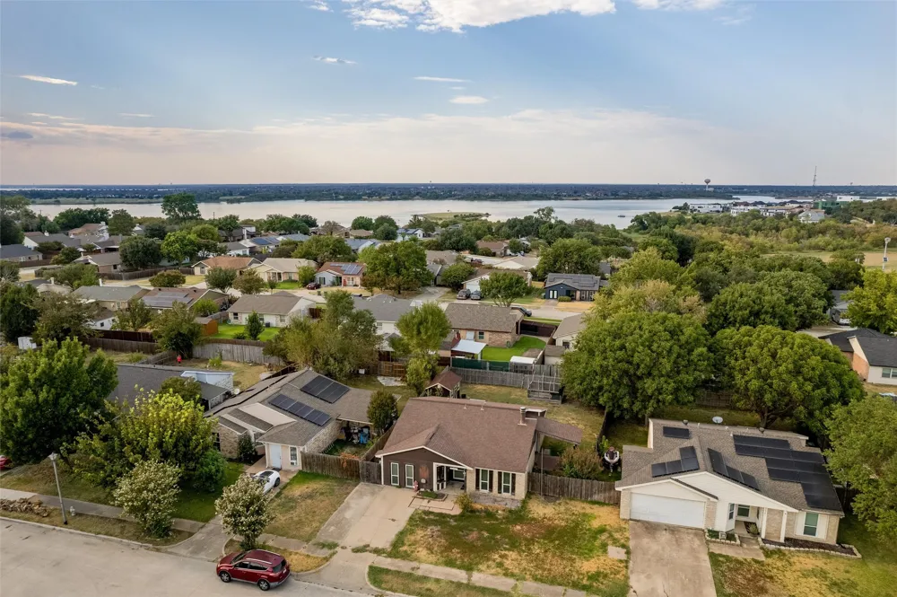 4232 Caldwell Avenue The Colony, TX 75056