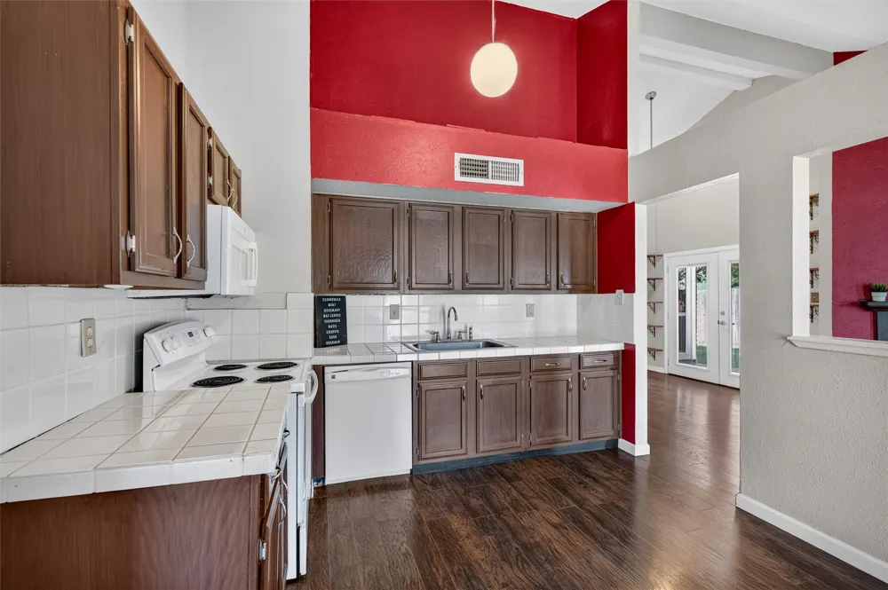 4232 Caldwell Avenue The Colony, TX 75056