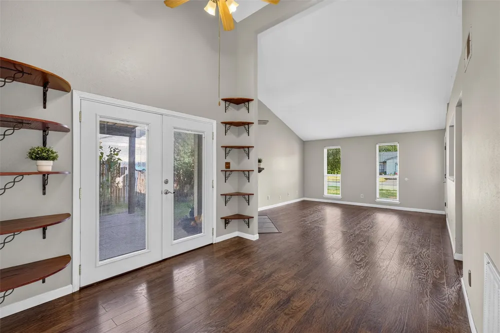 4232 Caldwell Avenue The Colony, TX 75056