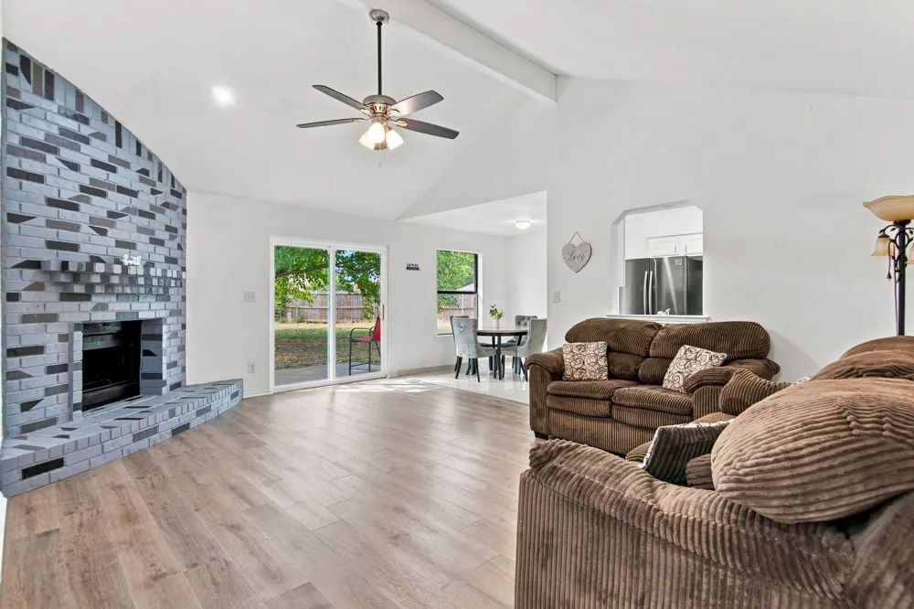 6400 Twin Spruce Court Arlington, TX 76018