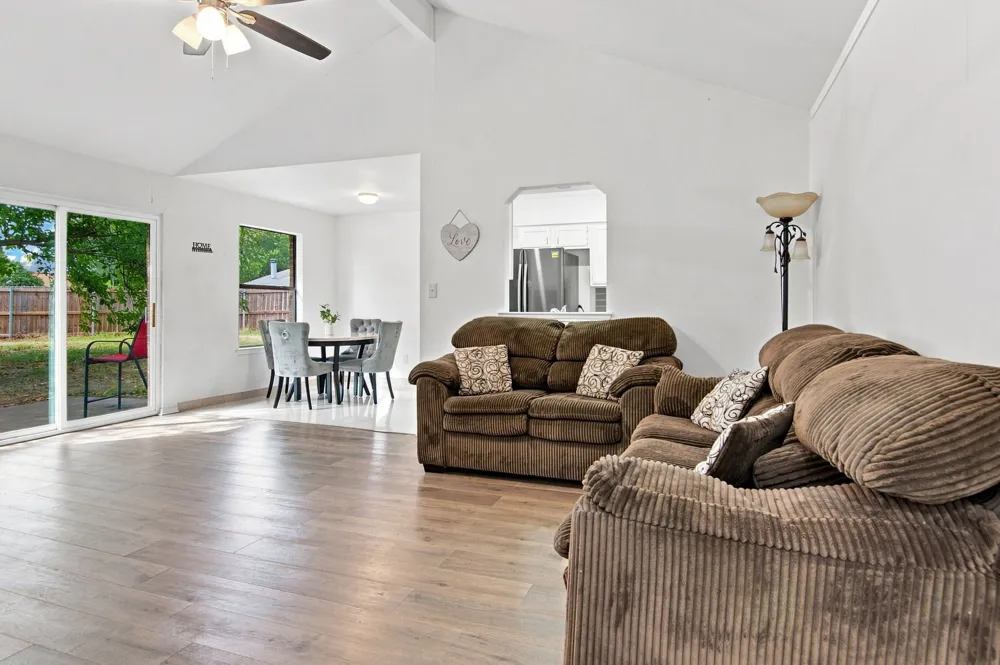 6400 Twin Spruce Court Arlington, TX 76018