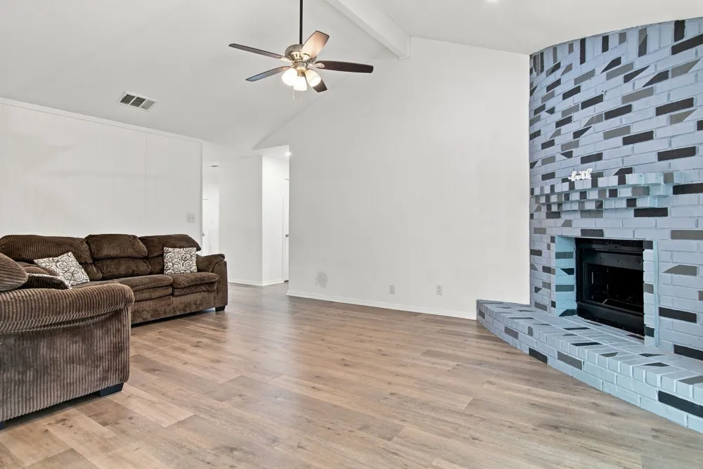 6400 Twin Spruce Court Arlington, TX 76018