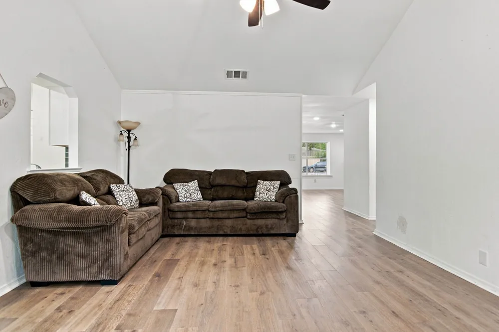 6400 Twin Spruce Court Arlington, TX 76018