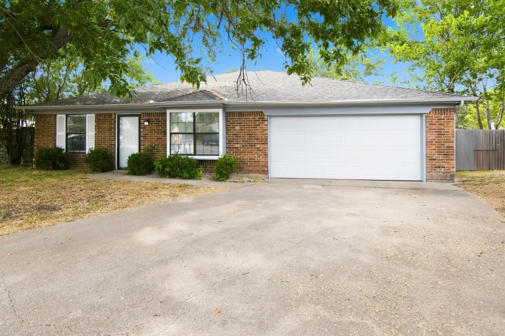 6400 Twin Spruce Court Arlington, TX 76018