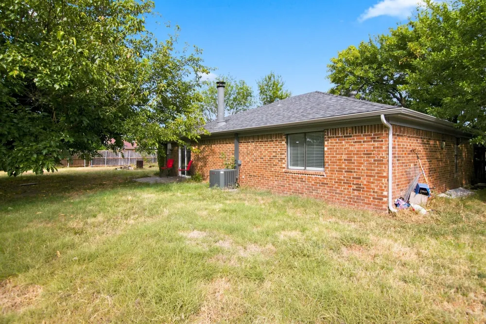 6400 Twin Spruce Court Arlington, TX 76018
