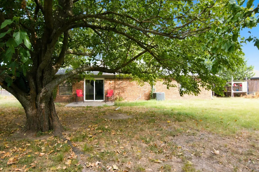 6400 Twin Spruce Court Arlington, TX 76018