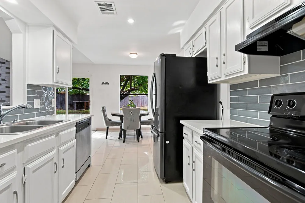 6400 Twin Spruce Court Arlington, TX 76018