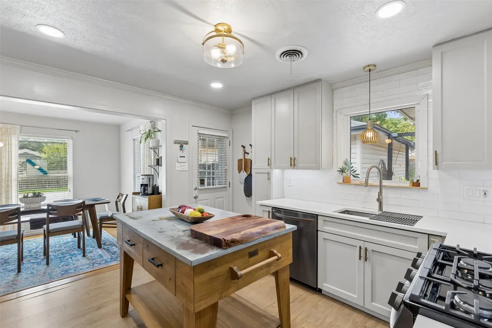 2905 Highwood Drive Dallas, TX 75228