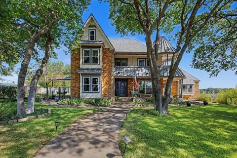 8941 Crest Wood Drive