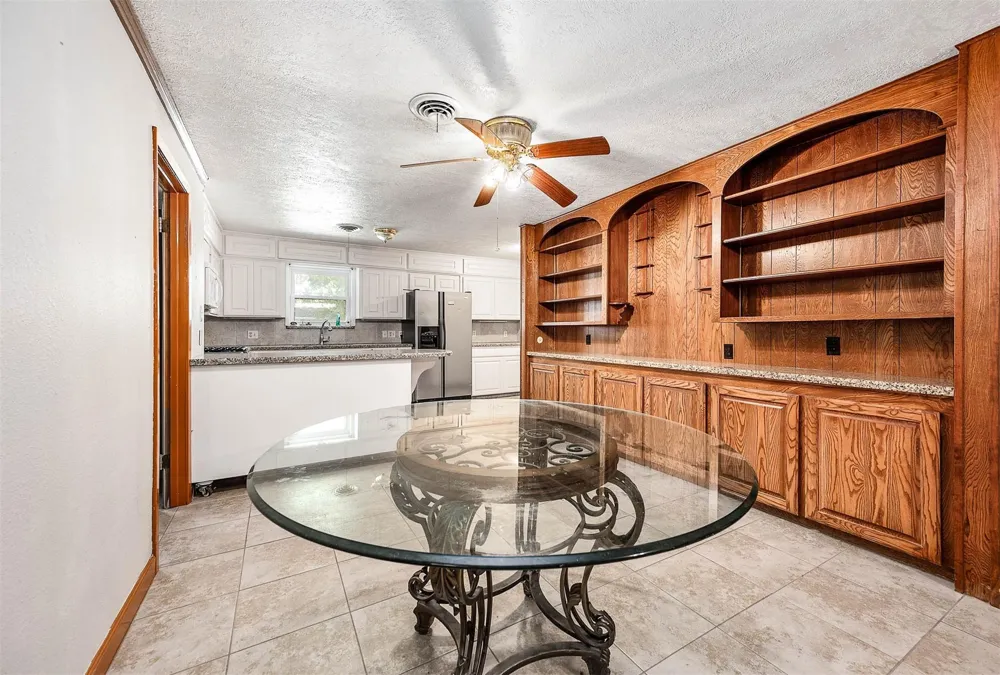 5813 Russell Lane Baytown, TX 77521