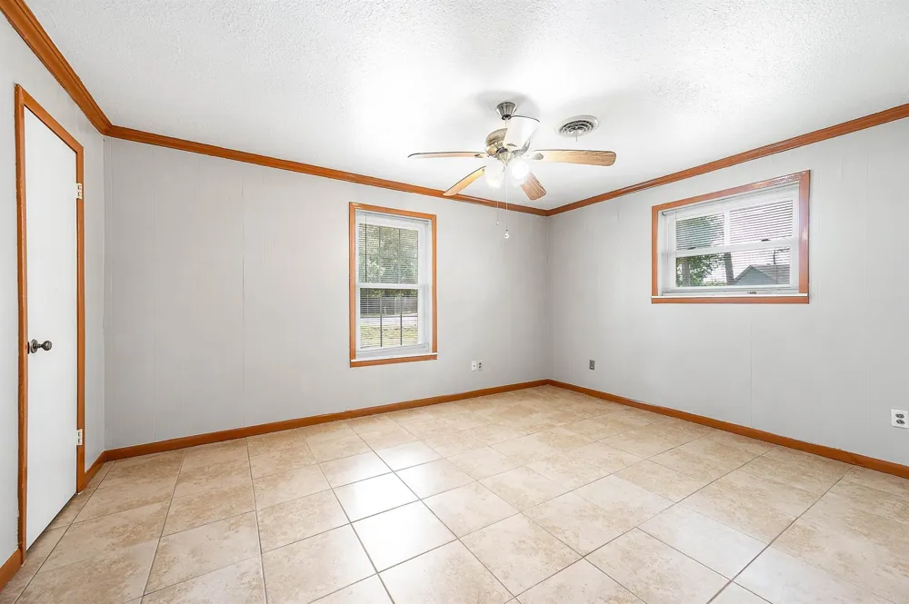 5813 Russell Lane Baytown, TX 77521