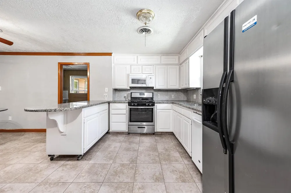 5813 Russell Lane Baytown, TX 77521