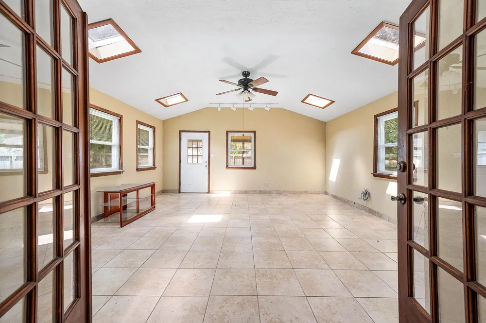 5813 Russell Lane Baytown, TX 77521