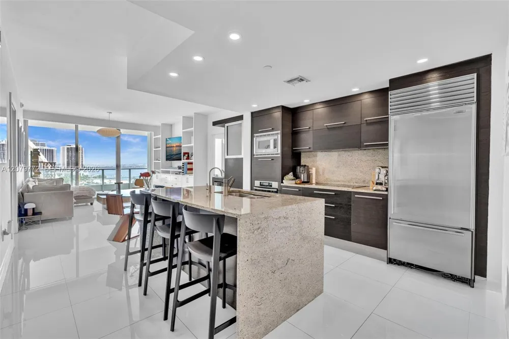 900 Biscayne Blvd #1708 Miami, FL 33132