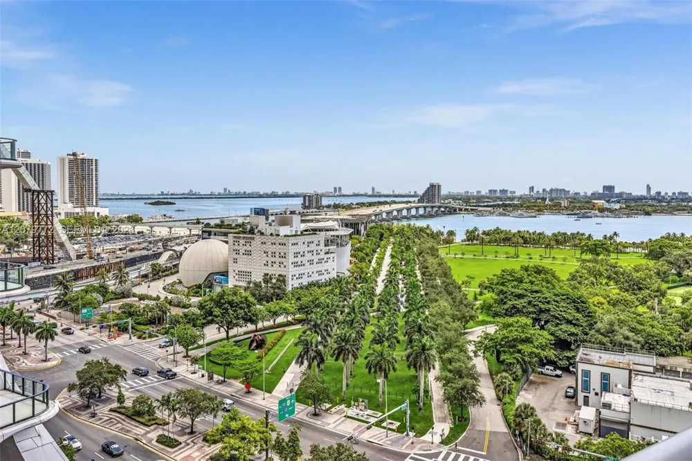 900 Biscayne Blvd #1708 Miami, FL 33132