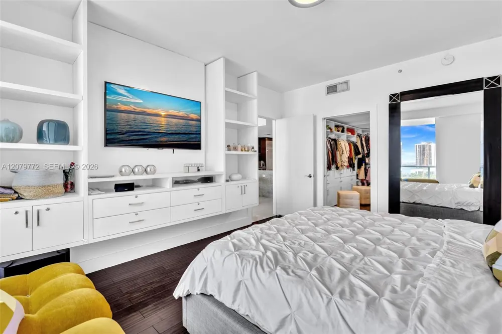 900 Biscayne Blvd #1708 Miami, FL 33132