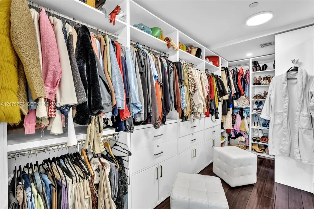 900 Biscayne Blvd #1708 Miami, FL 33132