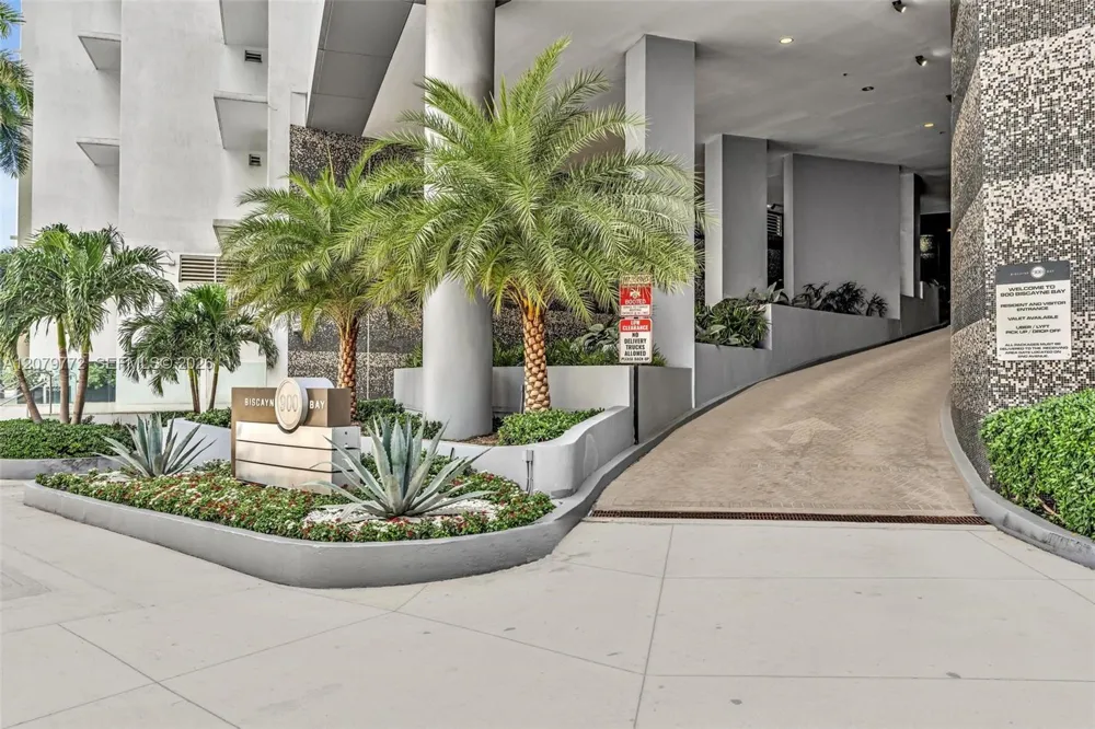 900 Biscayne Blvd #1708 Miami, FL 33132