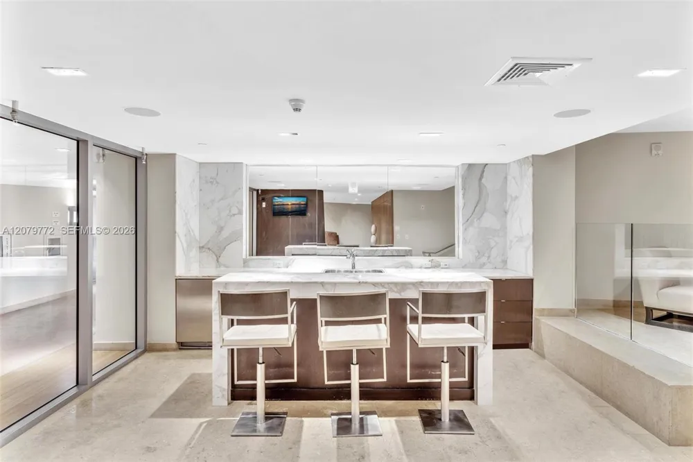 900 Biscayne Blvd #1708 Miami, FL 33132