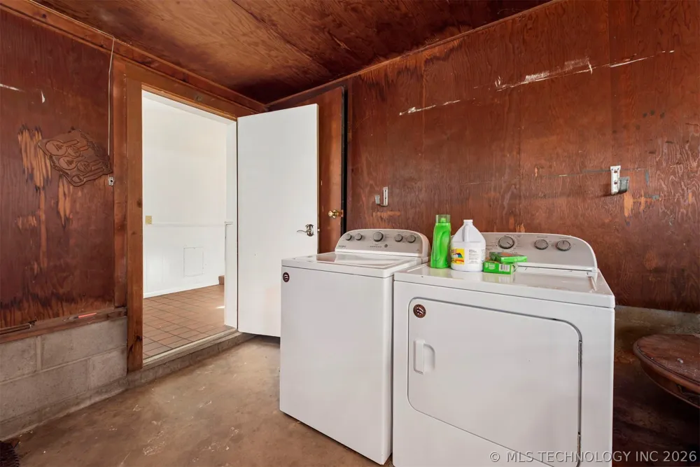 515 W Delaware Street Tahlequah, OK 74464