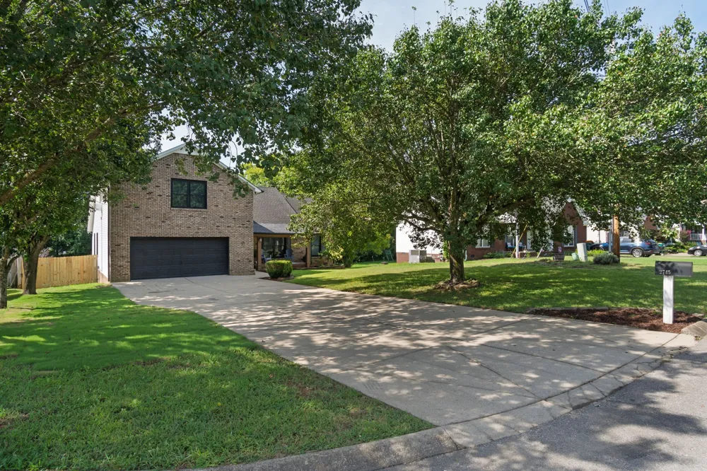 2745 Mollys Ct Spring Hill, TN 37174
