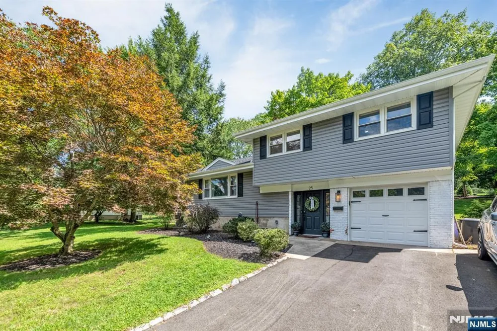 25 Windsor Court Norwood, NJ 07648