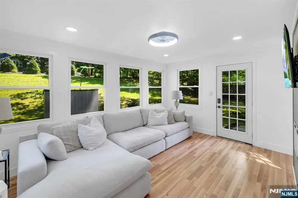 25 Windsor Court Norwood, NJ 07648